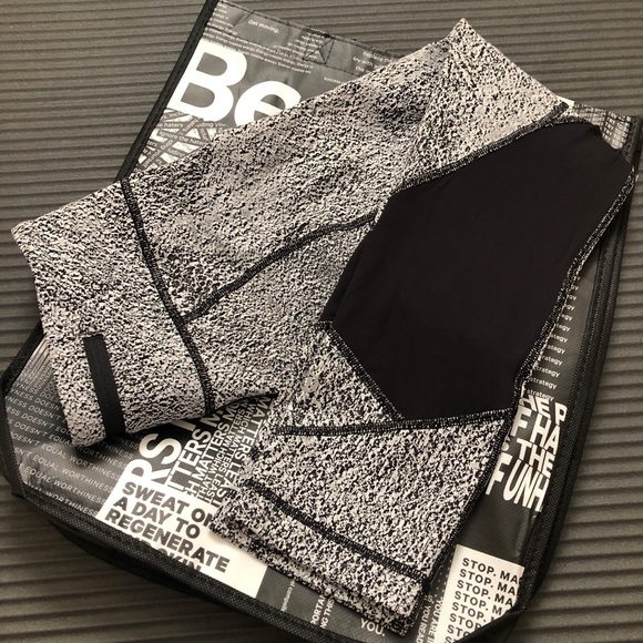 Lululemon Pace Rival Spray Jacquard white/black; 4 - Picture 5 of 8